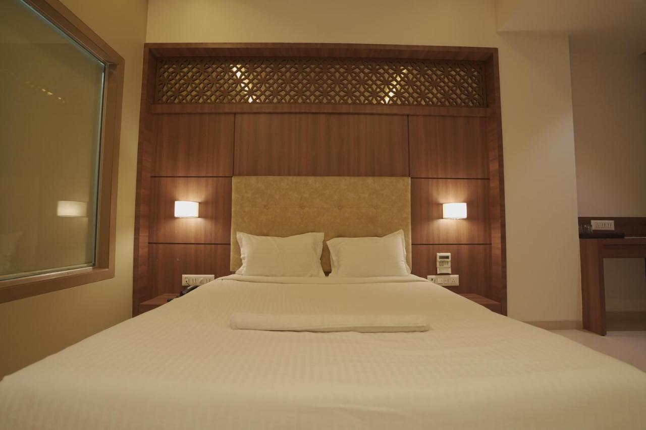 Hotel Mathoshree Thane Exterior foto