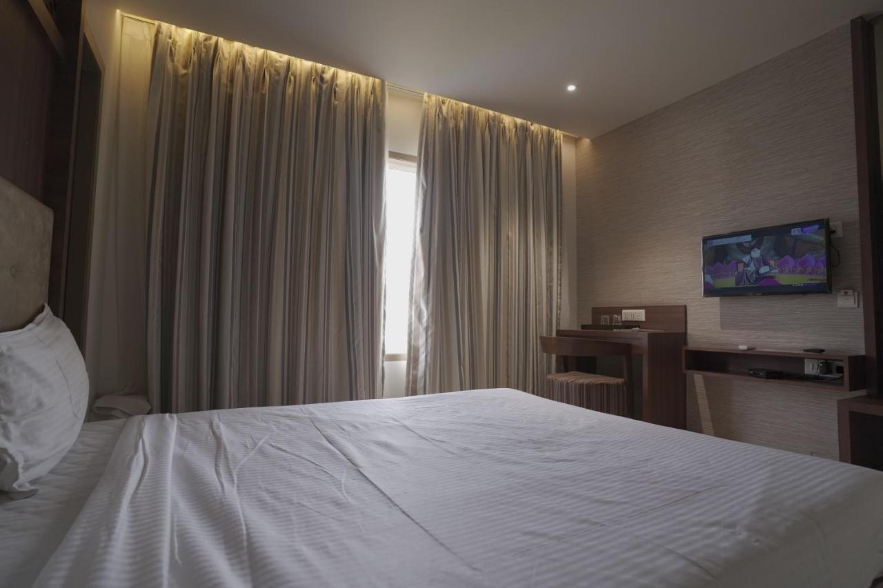 Hotel Mathoshree Thane Exterior foto