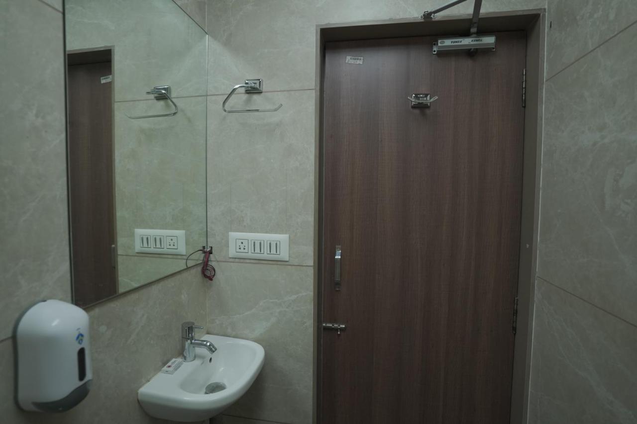 Hotel Mathoshree Thane Exterior foto